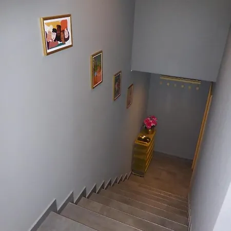 Thiele In Apartment
